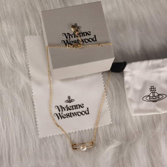 Vivienne Westwood Gold Safety Pin Necklace - Picture 1 of 4